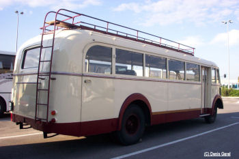 Renault 215 D vu de 3/4 arriere droit